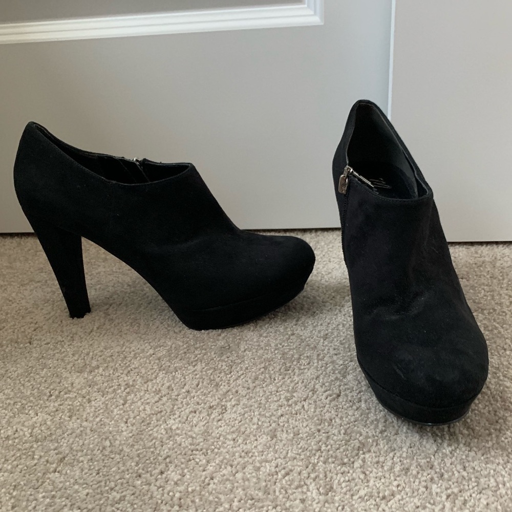 Marc Fisher ankle bootie heels - Picture 5 of 11